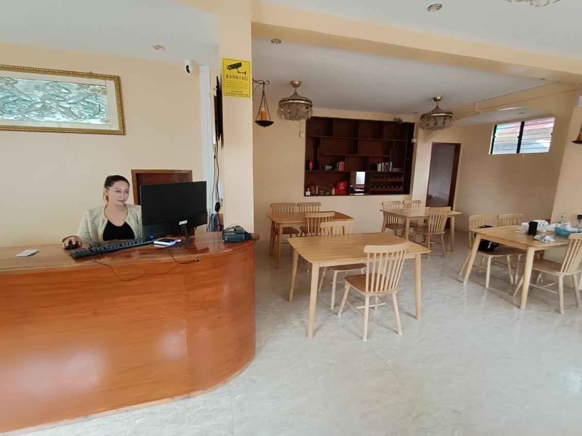 Speed 8 Inn Moalboal Exterior photo